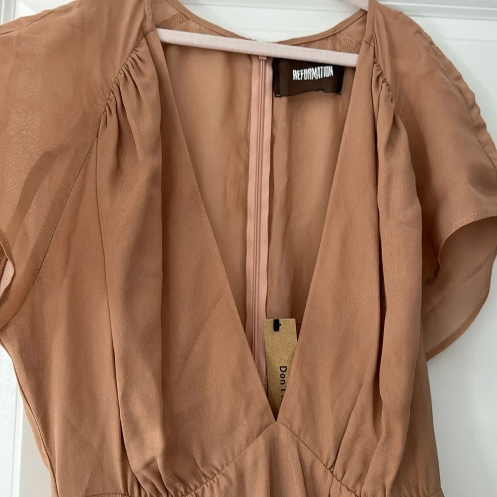 Reformation Thalia Dress in Tan. Women’s Size 6. Like new. Midi Dress.